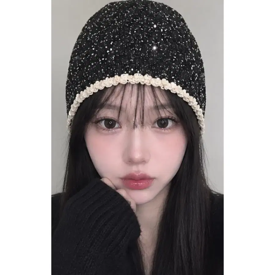 [새상품/8,000원] 블링블링 스팽클 펄 글리터 포인트 장식 숏 니트 비니(레이스 글리터)