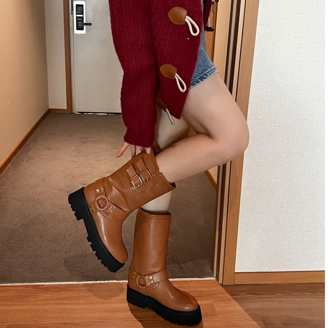 새상품 1+3 버클 미들 부츠 230~250사이즈 판매