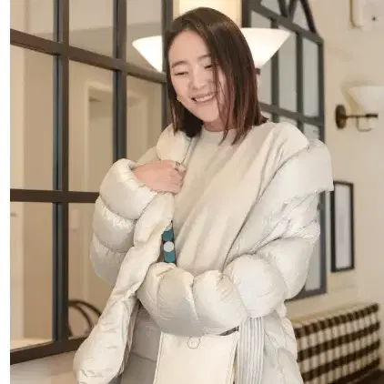 몽또또 벨벳 아이보리 컬러 라운드넥 탑 티셔츠 S사이즈 정품