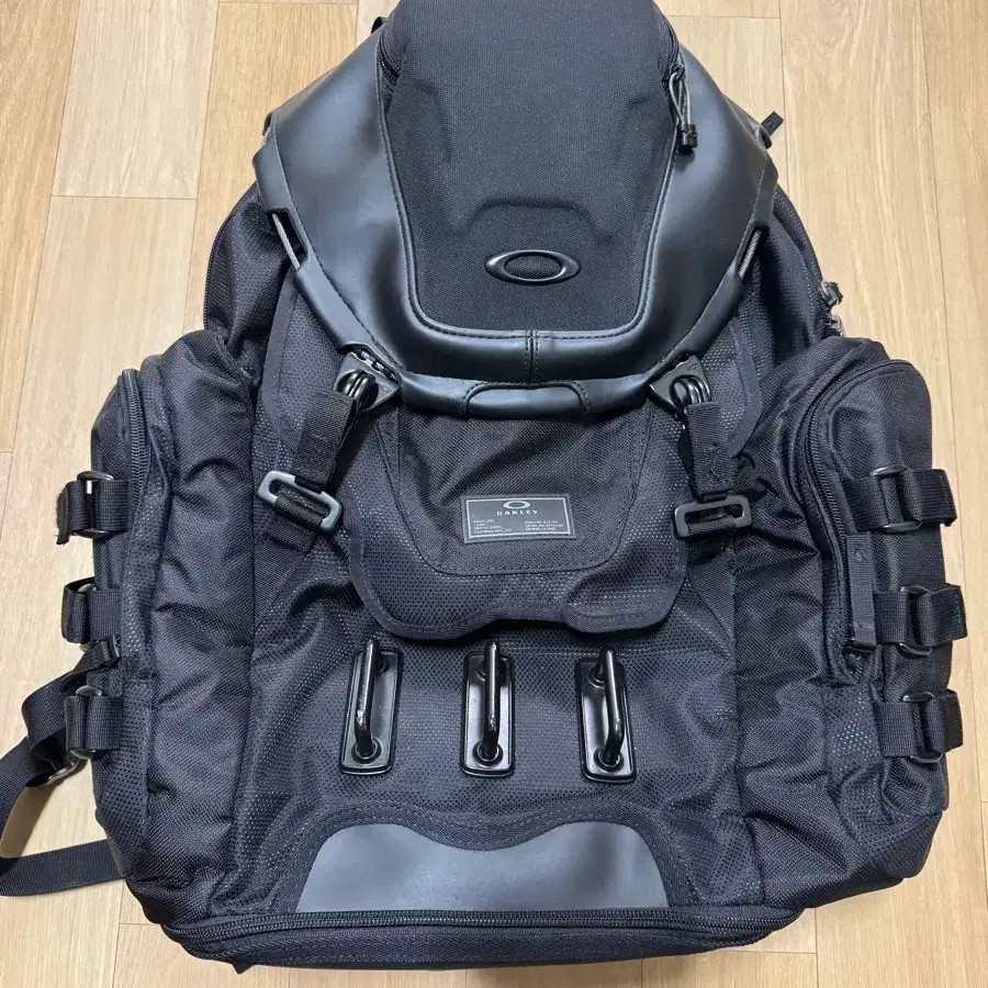 오클리 백팩 블랙