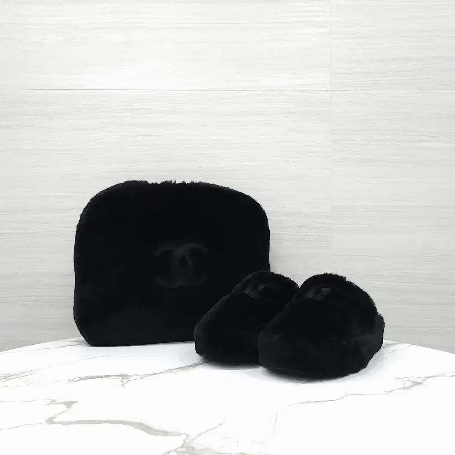 39 / 샤넬 시어링 퍼 슬리퍼 파우치 세트 G45984