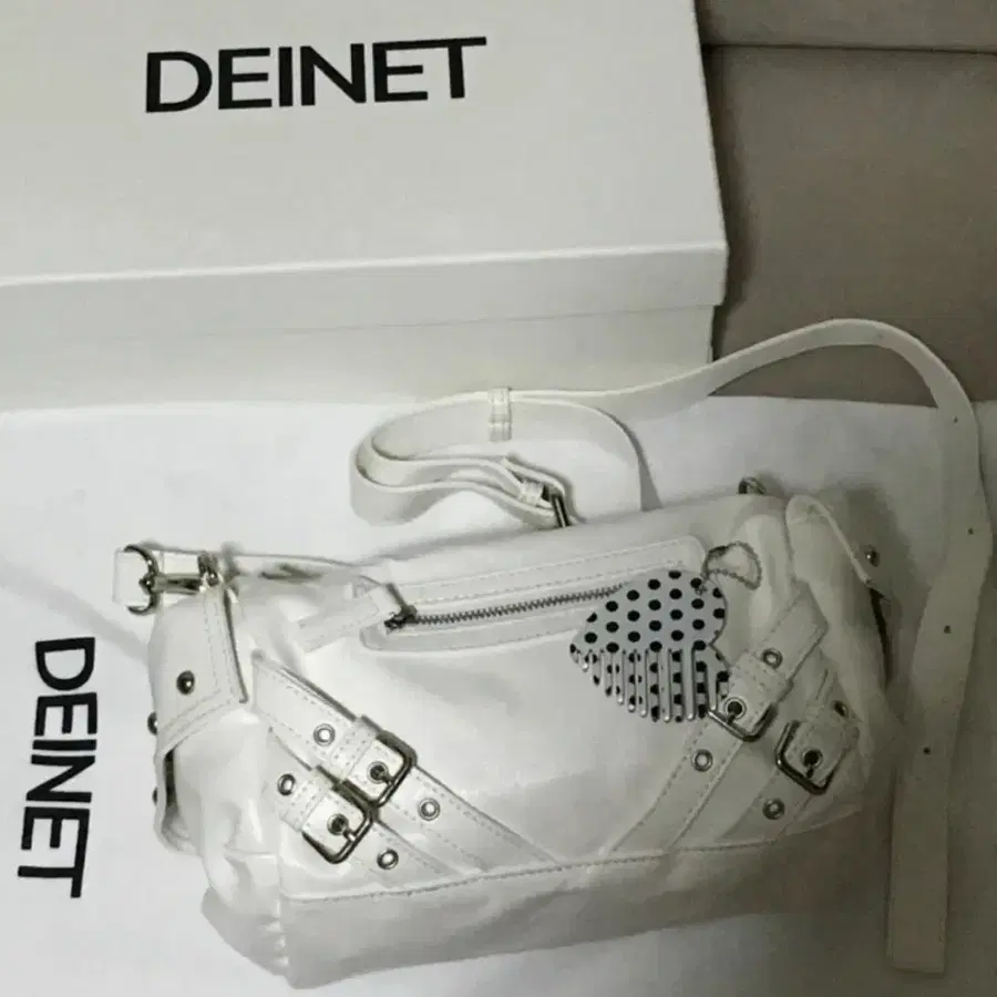 다이닛 스터드 포켓백 Dainet stud pocket bag white
