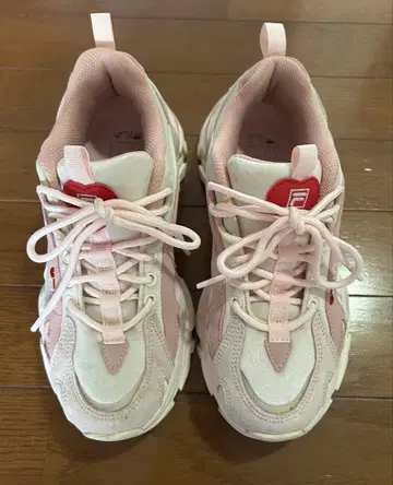 FILA 휠라 인터내셔널 라이트 하트 스니커즈 24cm