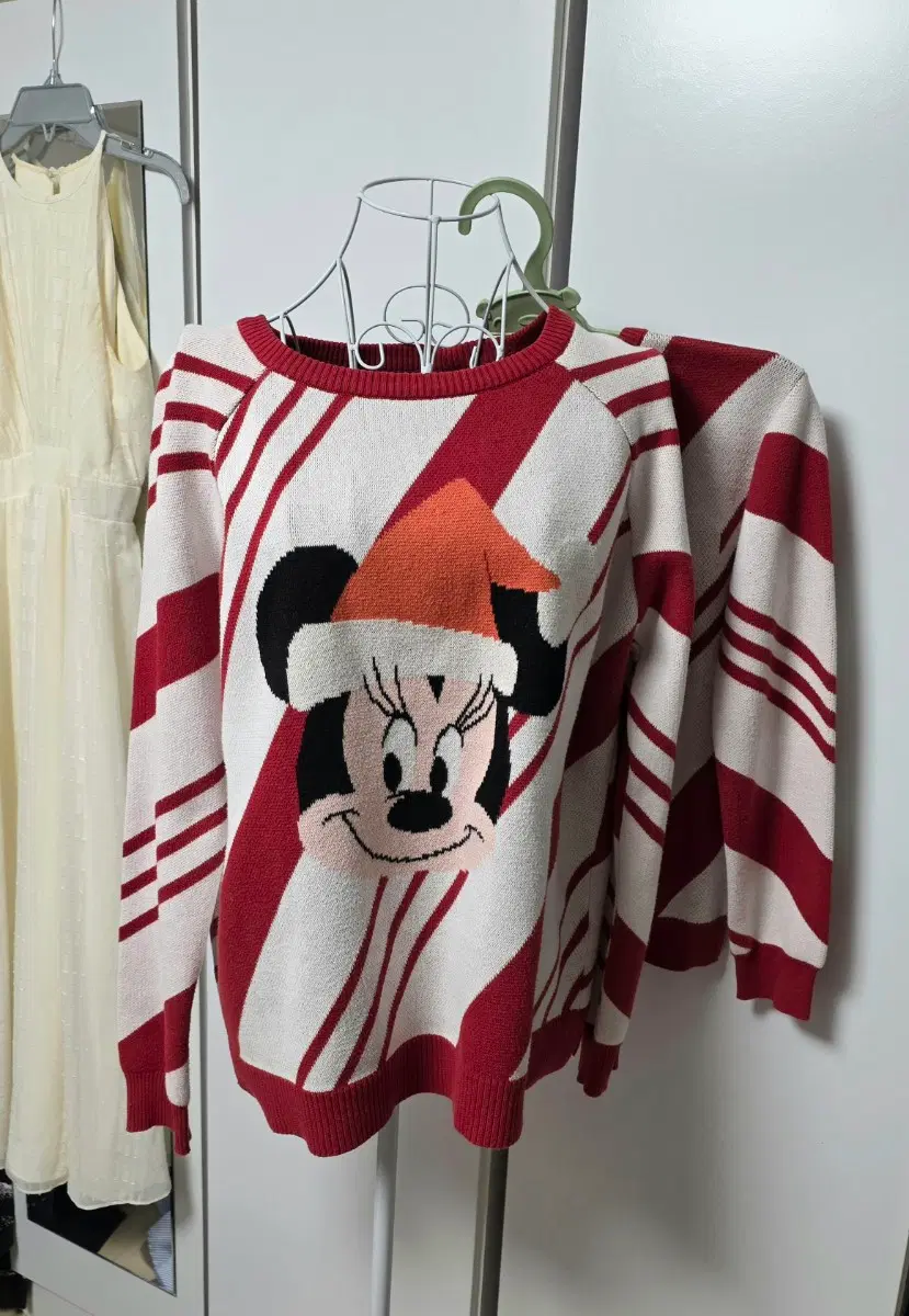 Disney Mickey Minnie sweater 디즈니 미키미니 스웨터