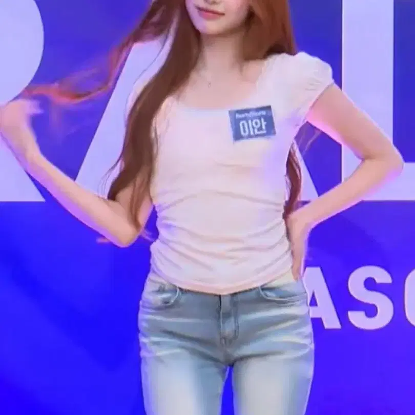 [미착용 새상품] 이안 부츠컷 스키니진 연청 청바지