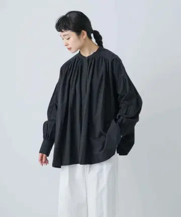 카구레 코튼 개더 스탠드 카라 블라우스