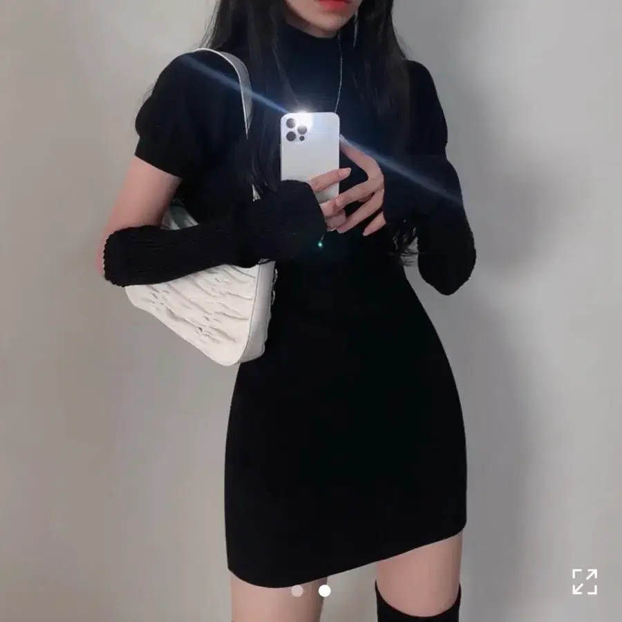 블랙 터틀넥 퍼프 소매 미니 원피스