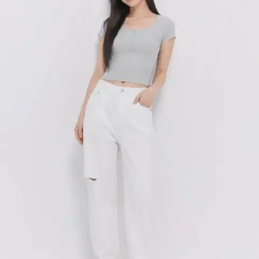 여66/발렌시아 화이트 컬러 배기핏 팬츠
