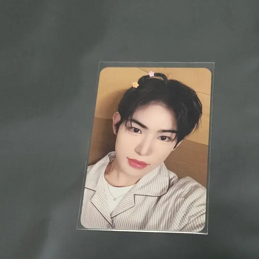 킥플립 민제 메이크스타 사과머리 잠옷 포카