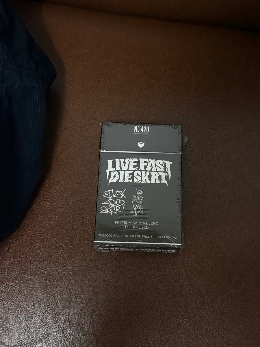 [미개봉 싸인반] 빌스택스 LIVE FAST DIE SKRT 카세트