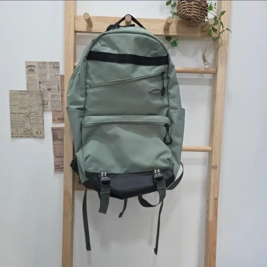 오클리 에센셜 WR 백팩 M 7.0