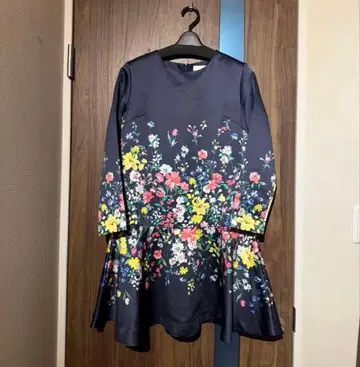 체스티 Chesty 꽃무늬 긴팔 원피스 플라워 무늬 네이비