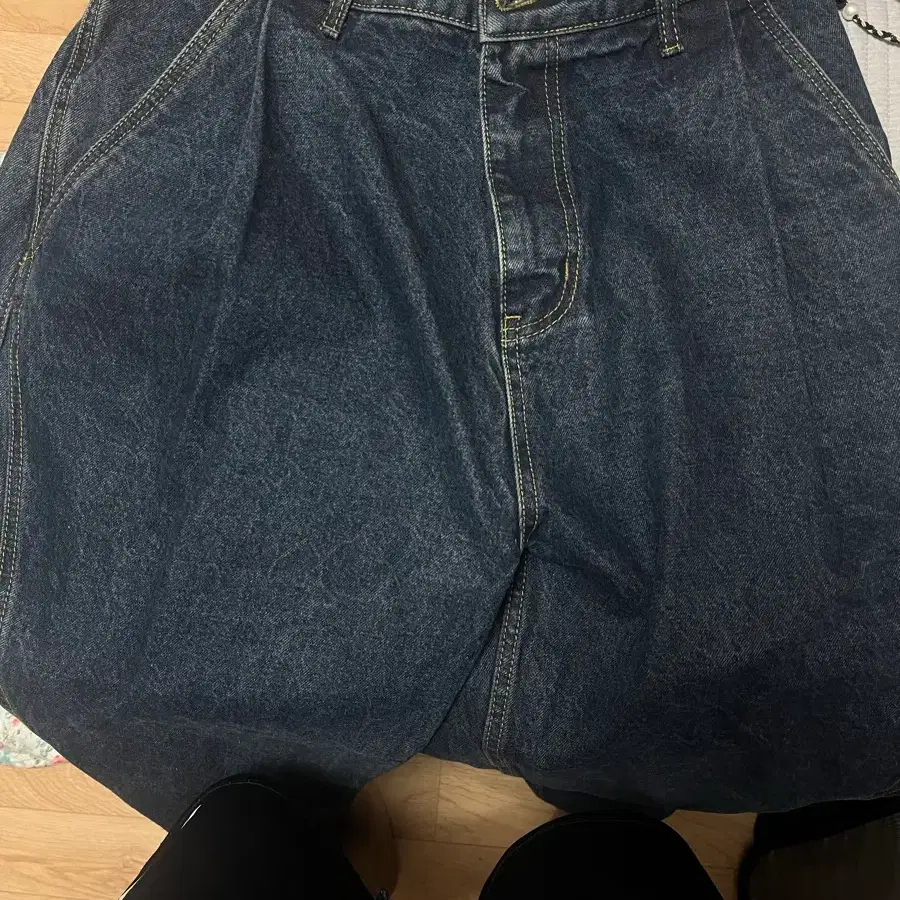 인템포무드 크로스 라인 패널 데님 팬츠 인디고