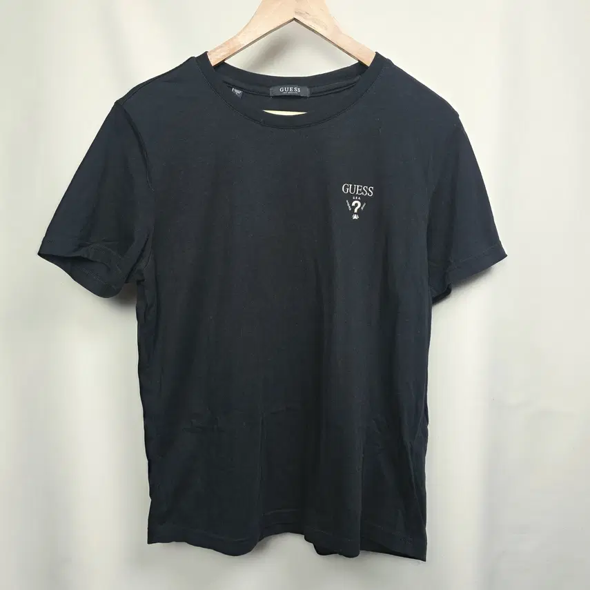 [GUESS] 여성 로고 반팔티 L