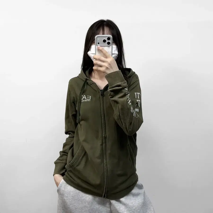 엠포리오 알마니 사이드 로고 후드집업 카키