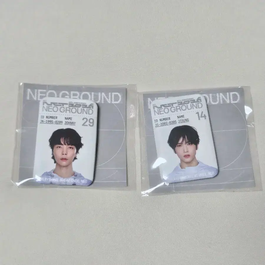 [원가] 쟈니 지성 아이디 뱃지 네오그라운드