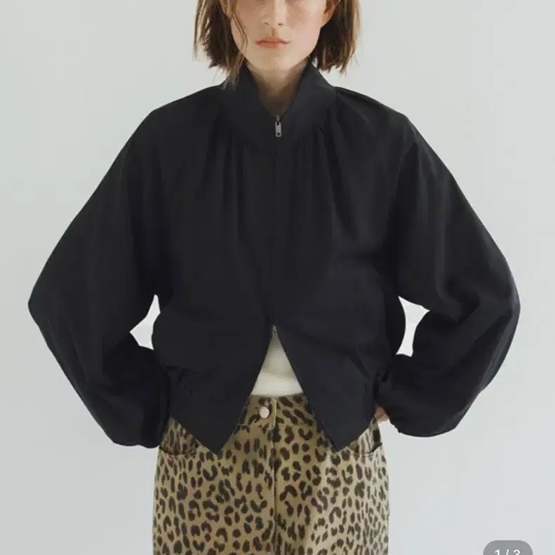 언에디트 O Wool Shirring Blouson Jacket_네이비