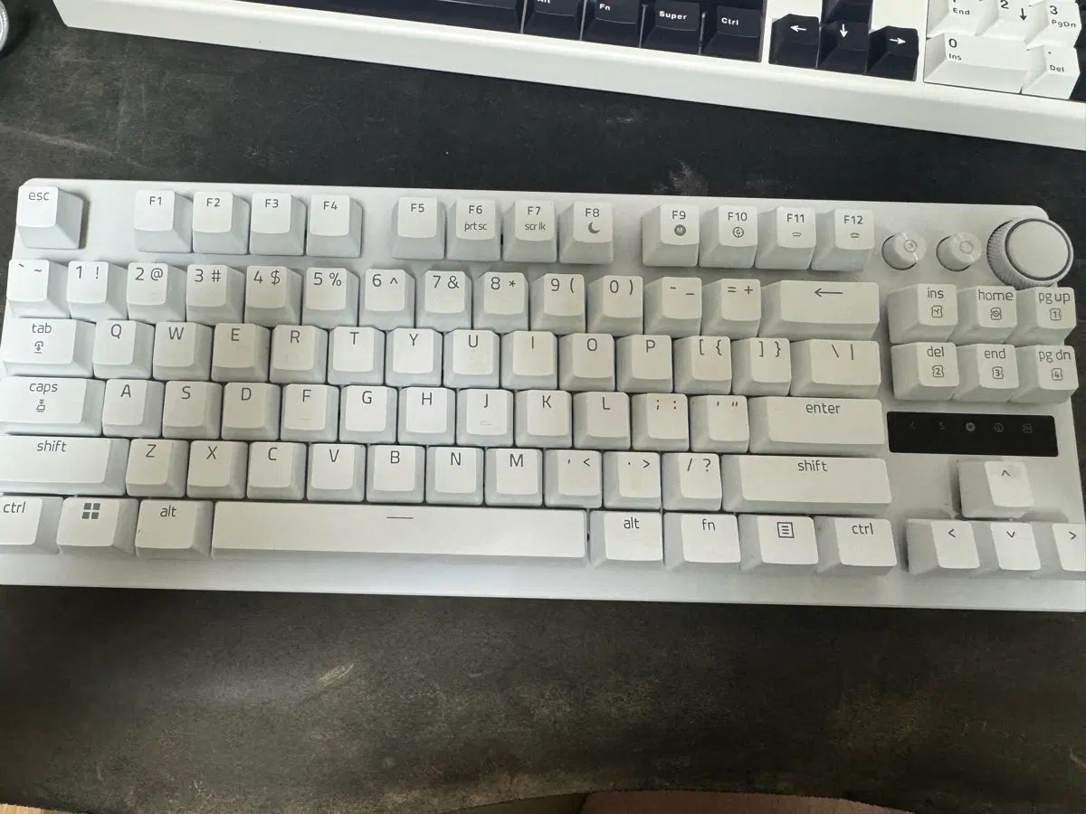레이저 huntman v3 pro 팝니다