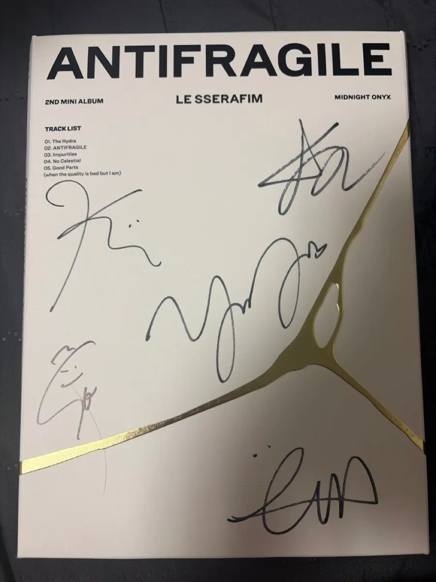 르세라핌 미니 2집 ANTIFRAGILE 앨범 친필 사인