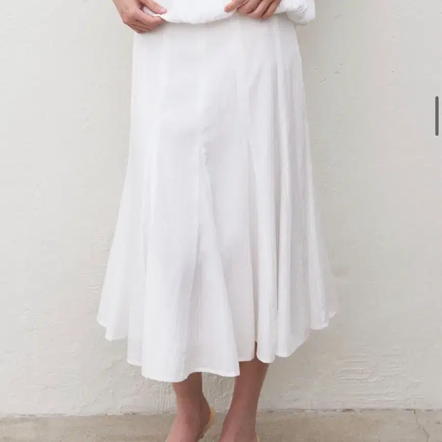 망고매니플리즈 FLUTT FLARE SKIRT_WHITE L