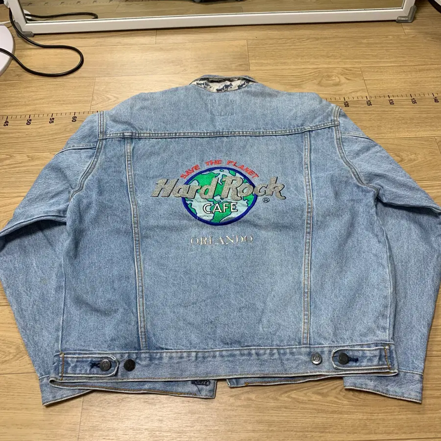 [M/100] 90s hard rock cafe  하드락카페 올란도 지구 자수 데님 자켓