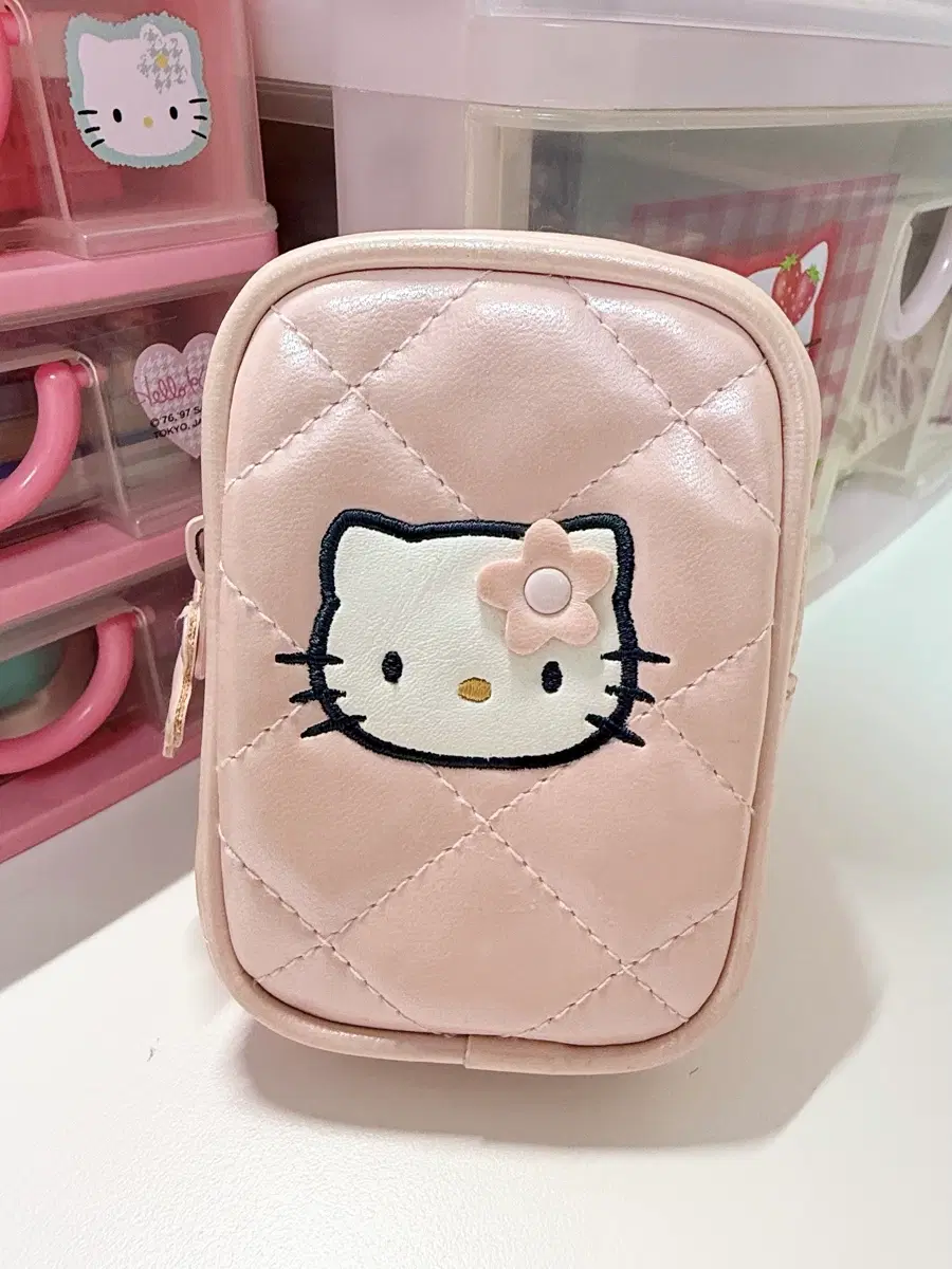 고전 키티 퀼팅 파우치