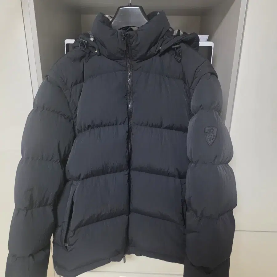 버버리 디태처블 슬리브 패딩 XL 블랙 새상품