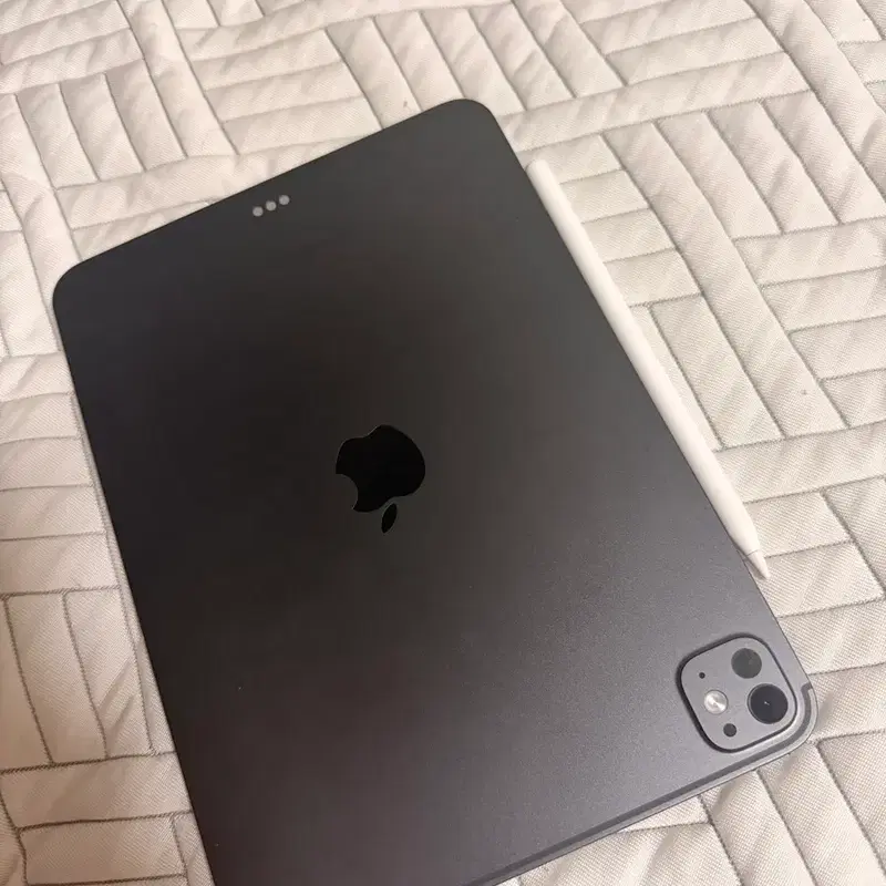 애케플) 아이패드 프로 11 m4 256gb wifi + 매직키보드 + 애플펜슬프로