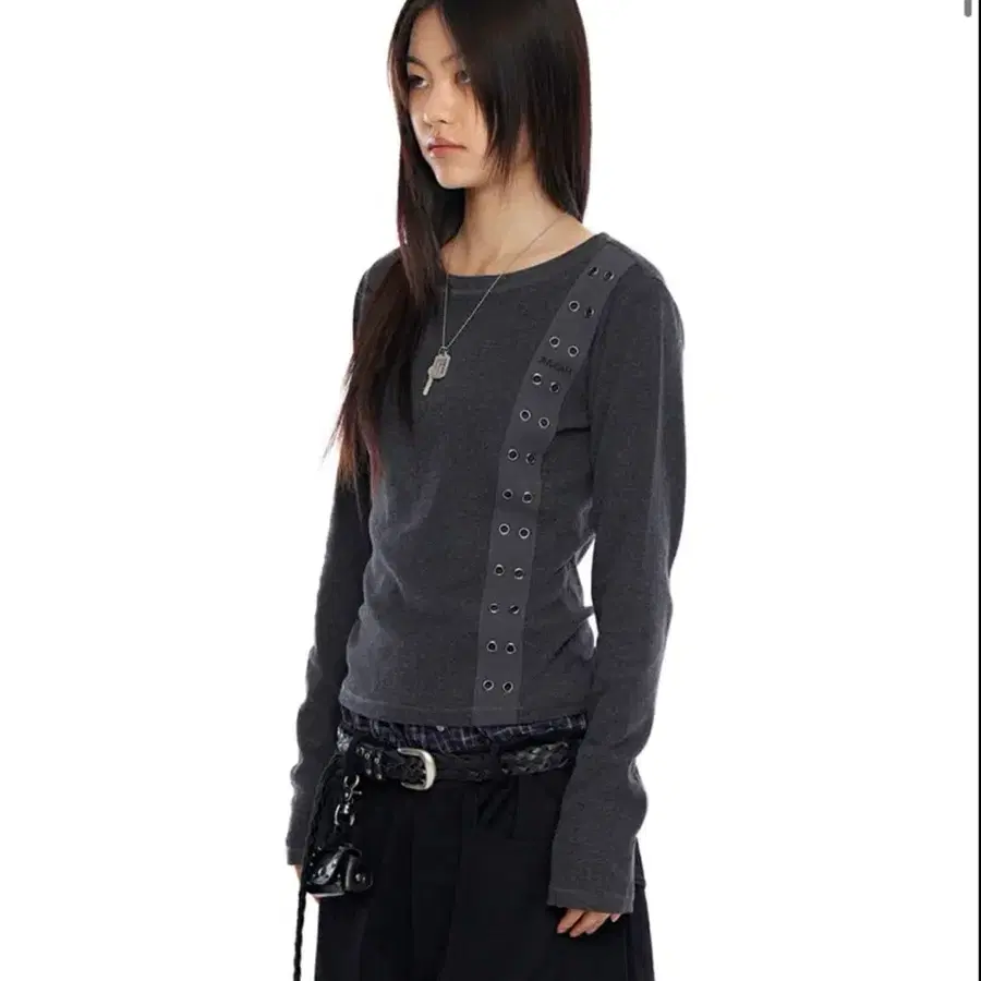 아캄 아캄 Side Eyelet Long Sleeve (Dark Gray)