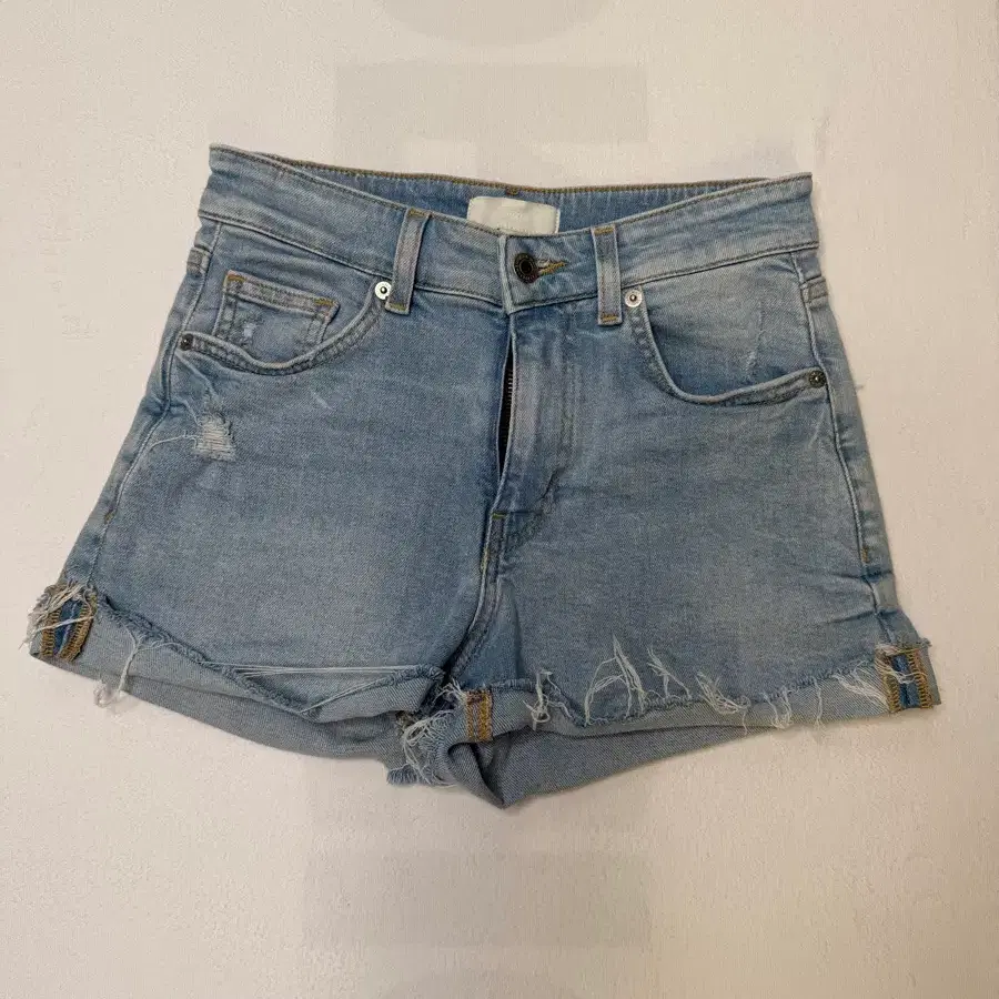 H&M 흐앤므 청바지 반바지 데님 숏팬츠 핫팬츠