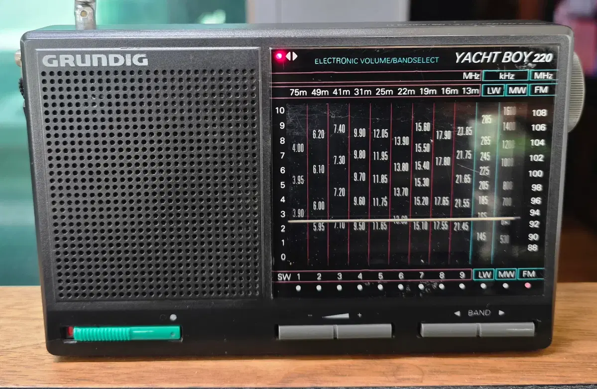 GRUNDIG YACHT BOY 220 라디오 판매합니다