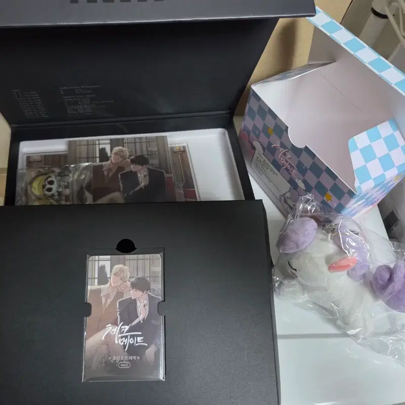 (원가이하) 체크메이트 굿즈!! 커버 아크릴스탠드 , 오디오드라마 , 은성수현 인형 , 포스터+엽서 세트