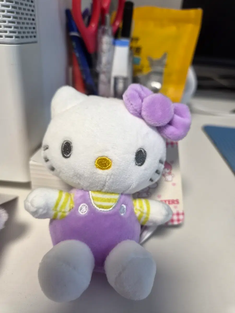 산리오 보라색 멜빵 키티 인형 키링