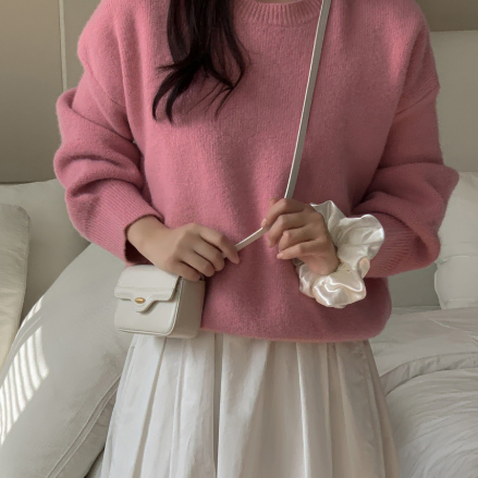 여자 핑크 라운드넥 니트 가을 겨울 데일리룩 새상품