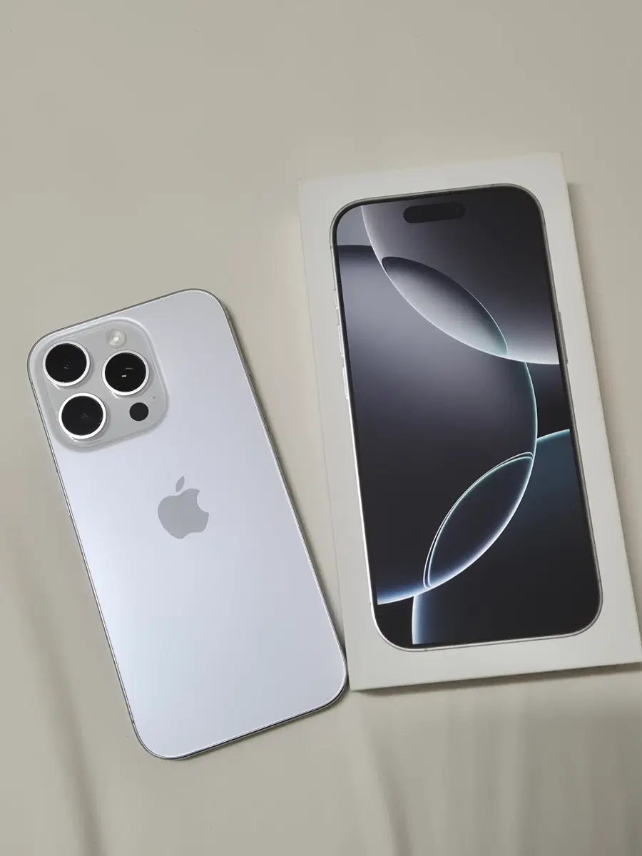 아이폰16pro-화이트