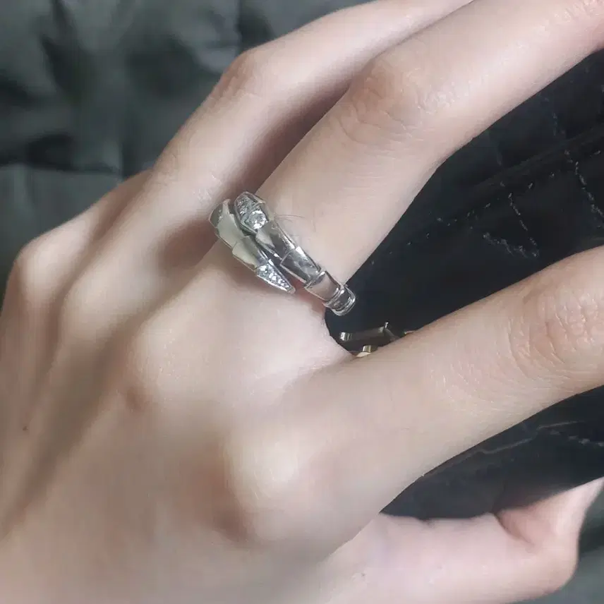 불가리 세르펜티 바이퍼링 화이트골드 다이아 사진 1