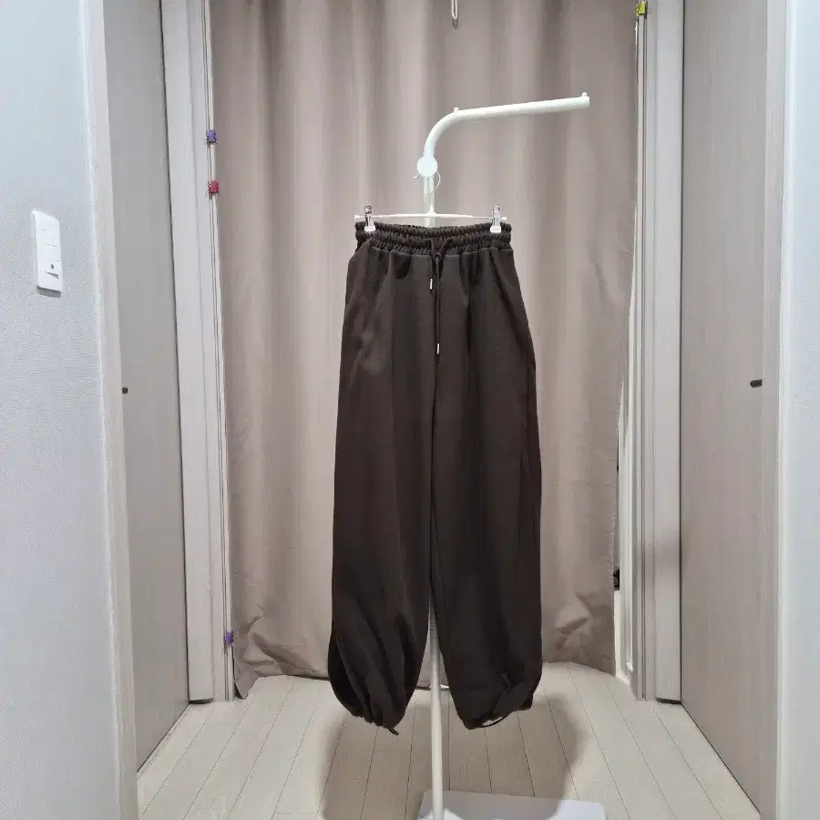 고퀄 옆핀턱 기모 브라운 조거 팬츠.새상품