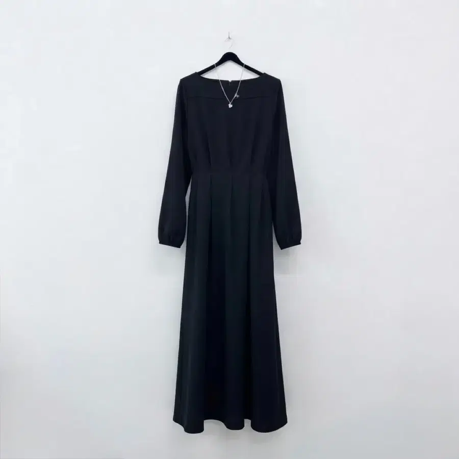 블랙 플리츠 원피스