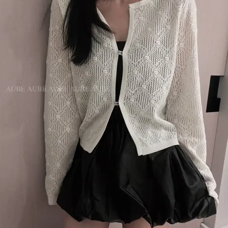 샤넬 단추 가디건 아이보리