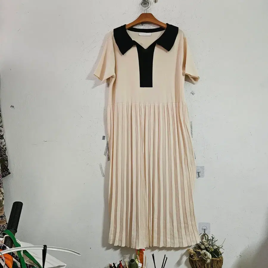 베이지 반팔 카라 셔츠 니트원피스