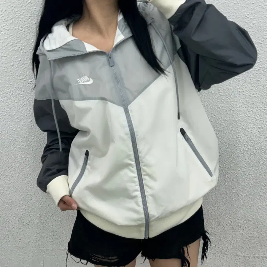 나이키 그레이배색 화이트 바람막이 L