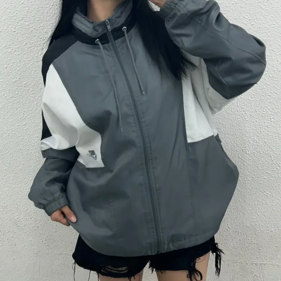 나이키 화이트배색 블랙 바람막이 XL