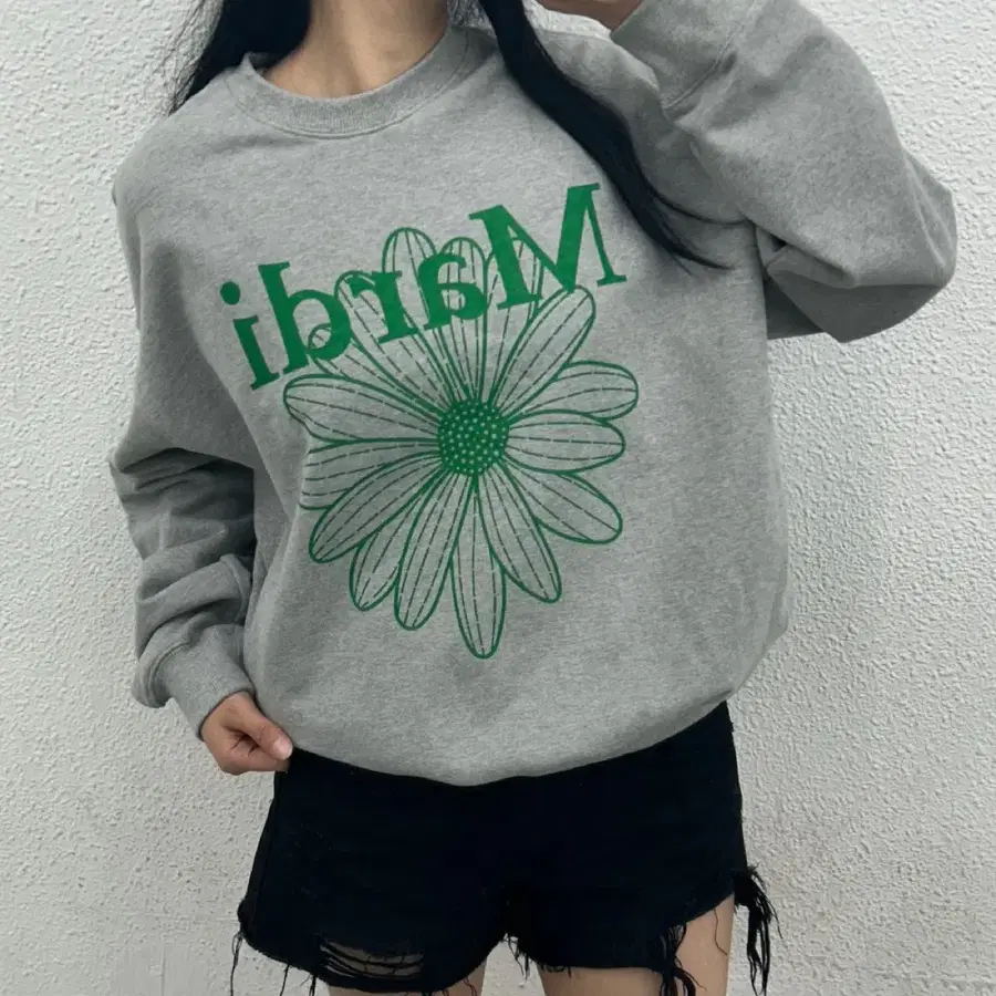 마르디 메르크디 그린 센터로고 그레이 맨투맨