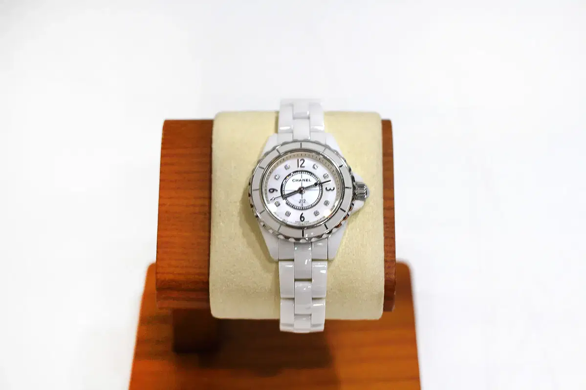 샤넬 J12 시계 29mm 화이트 다이아 H2685