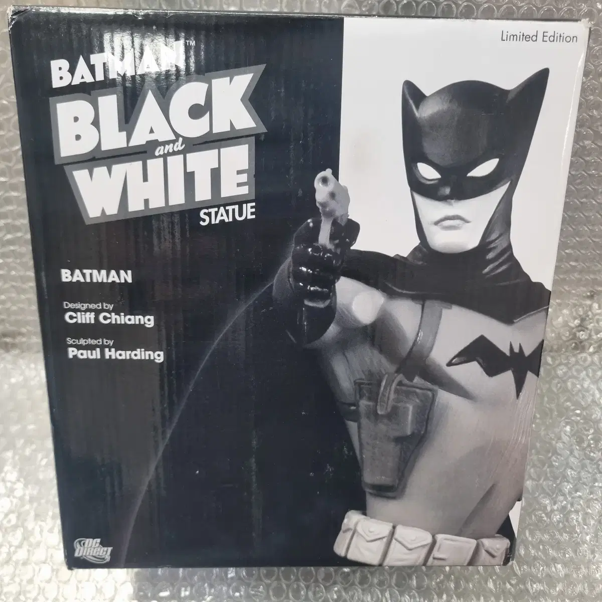 DC Direct 배트맨 블랙 앤 화이트 클리프 치앙 버전 스태츄 한정판