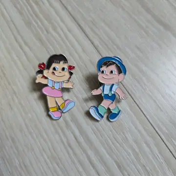 ペコちゃんバッジセット