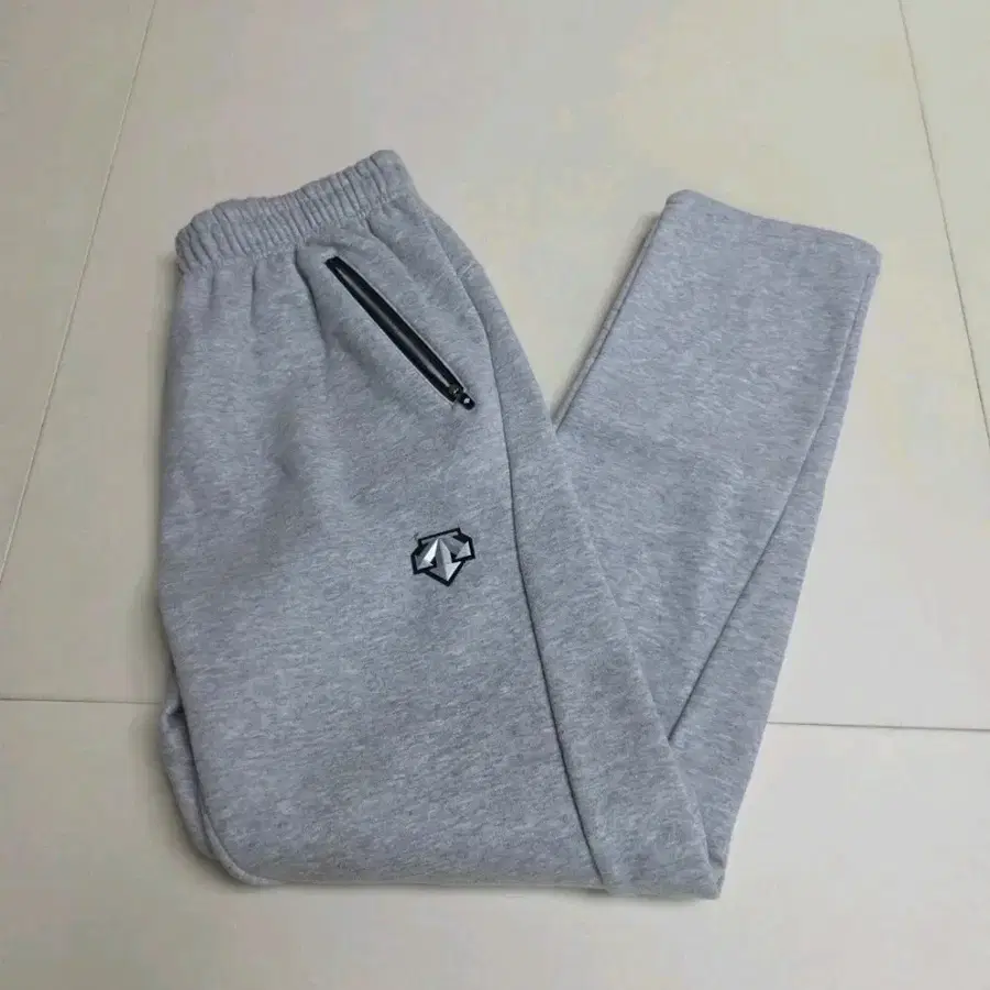 데상트 기모 트레이닝바지