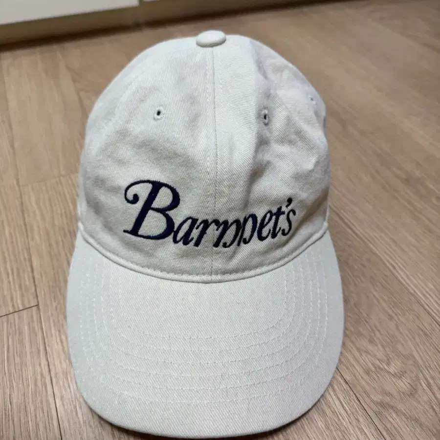 the Barnet 더바넷 볼캡