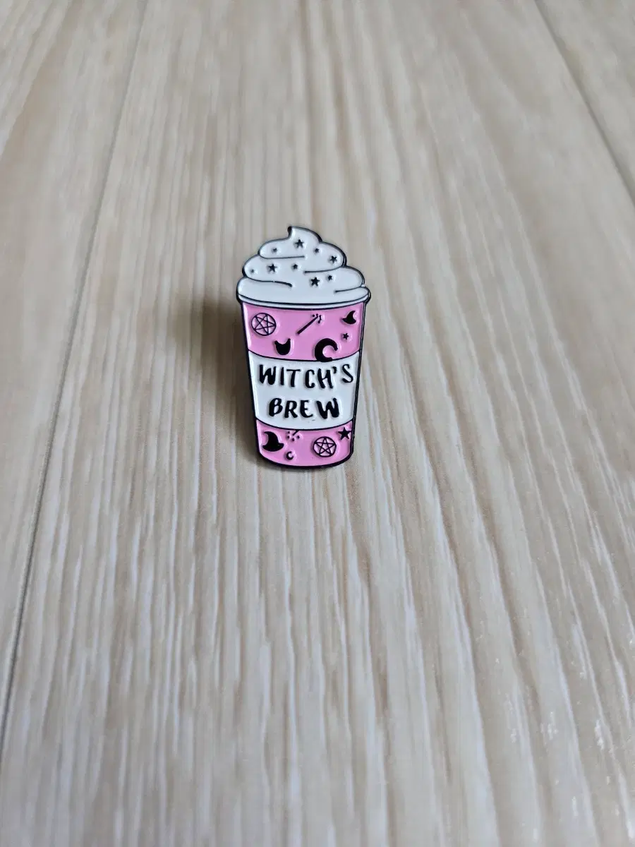 WITCH'S BREW 에나멜 뱃지