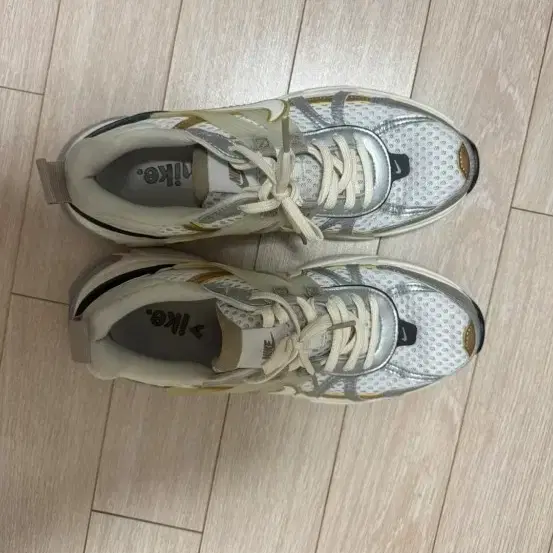 나이키 운동화 화이트/실버 V2K run